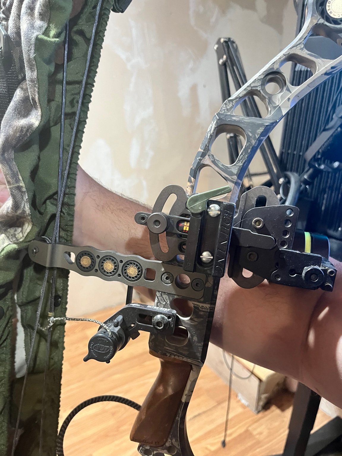 Mathews Switchback XT sight and accessories